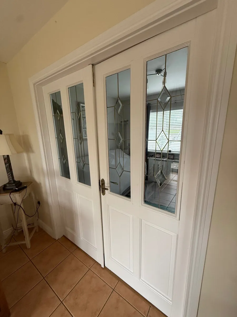4  white doors and 2 double glazed doors 80x32x42m - Image 1