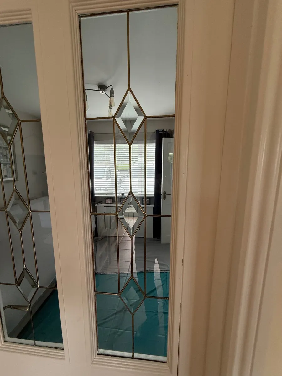 4  white doors and 2 double glazed doors 80x32x42m - Image 2