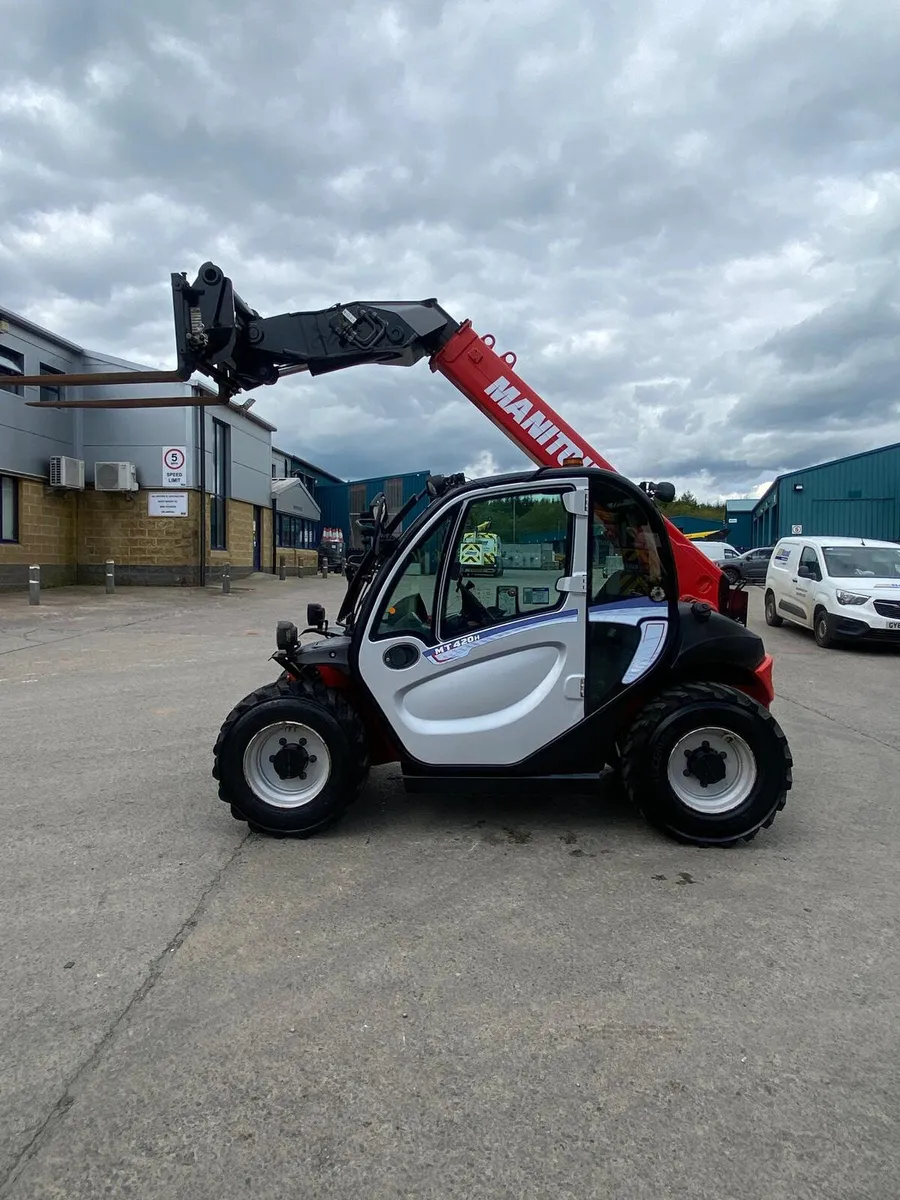 2017 MANITOU MT420 4M COMPACT TELESCOPIC FORKLIFT - Image 1