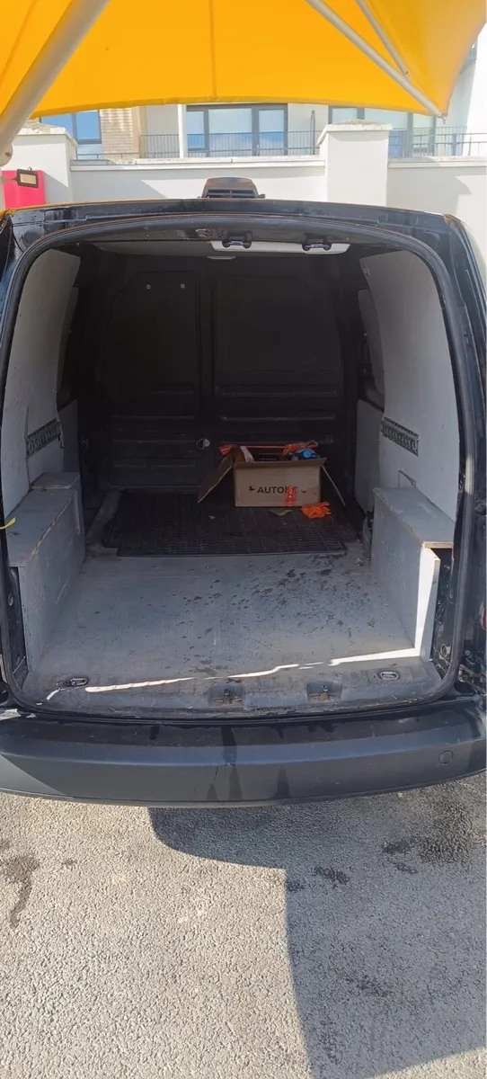 VW Caddy Maxi 1.6 Diesel - Image 3