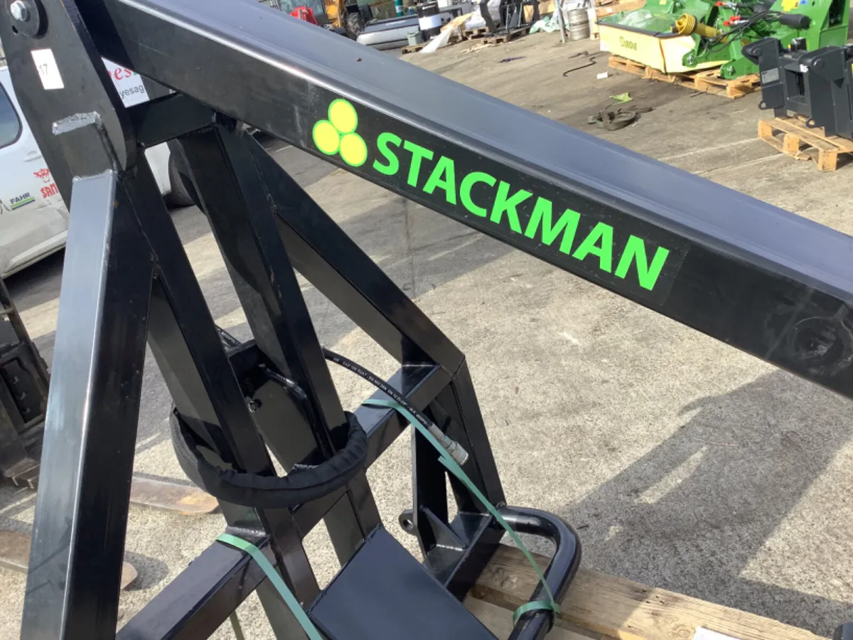 New Stackman Elephant trunk round bale clamp - Image 4