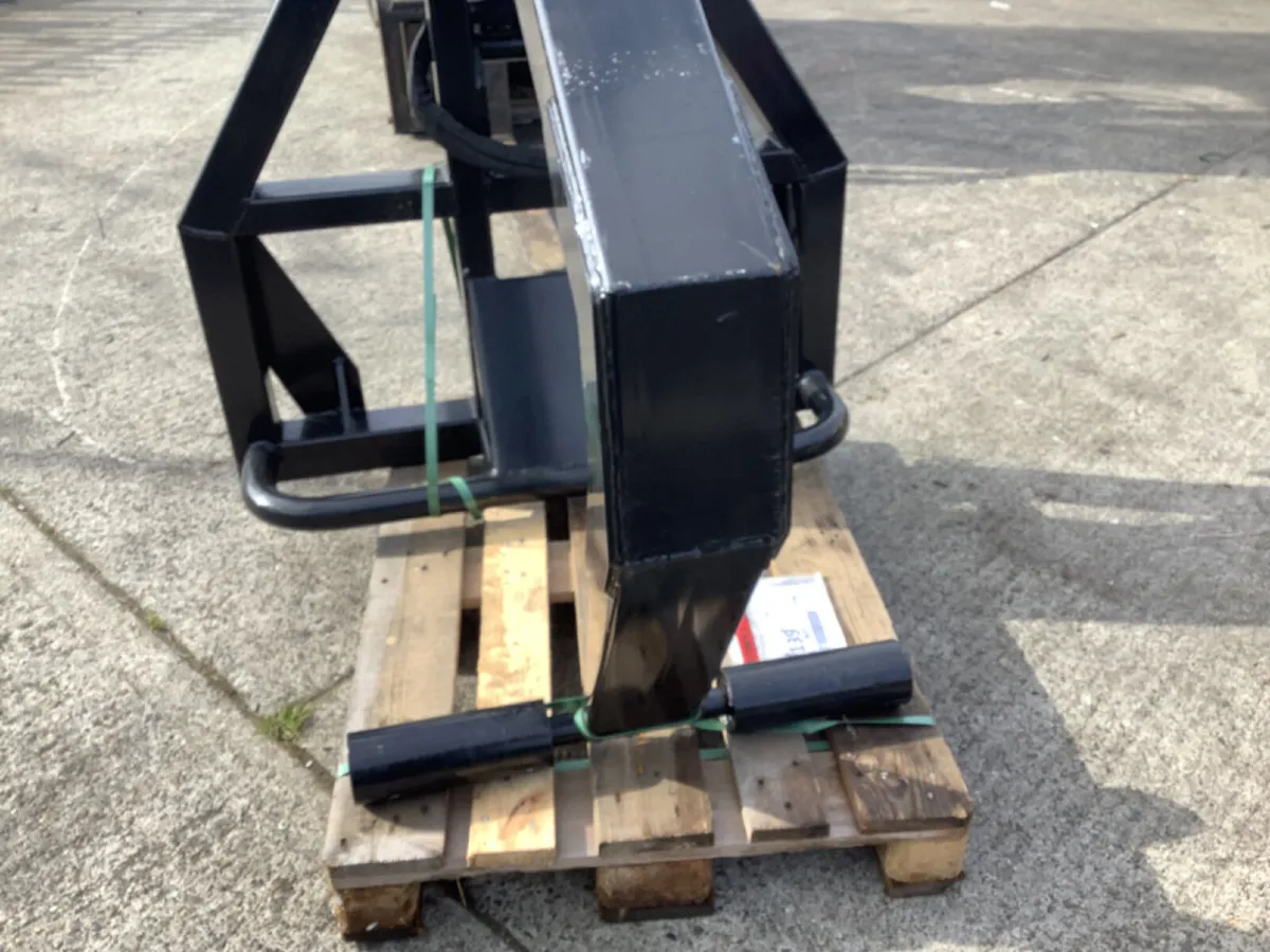 New Stackman Elephant trunk round bale clamp - Image 2