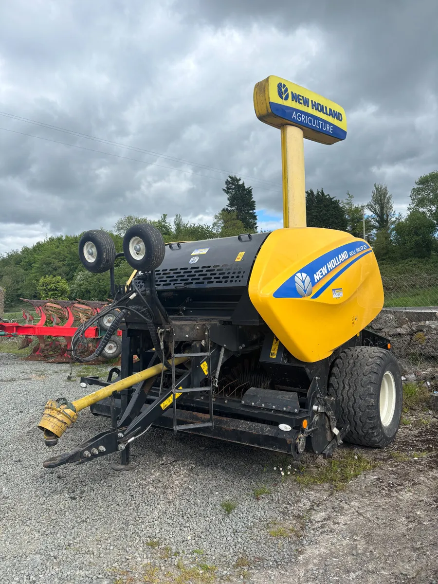 New Holland Roll Baler 125 - Image 1