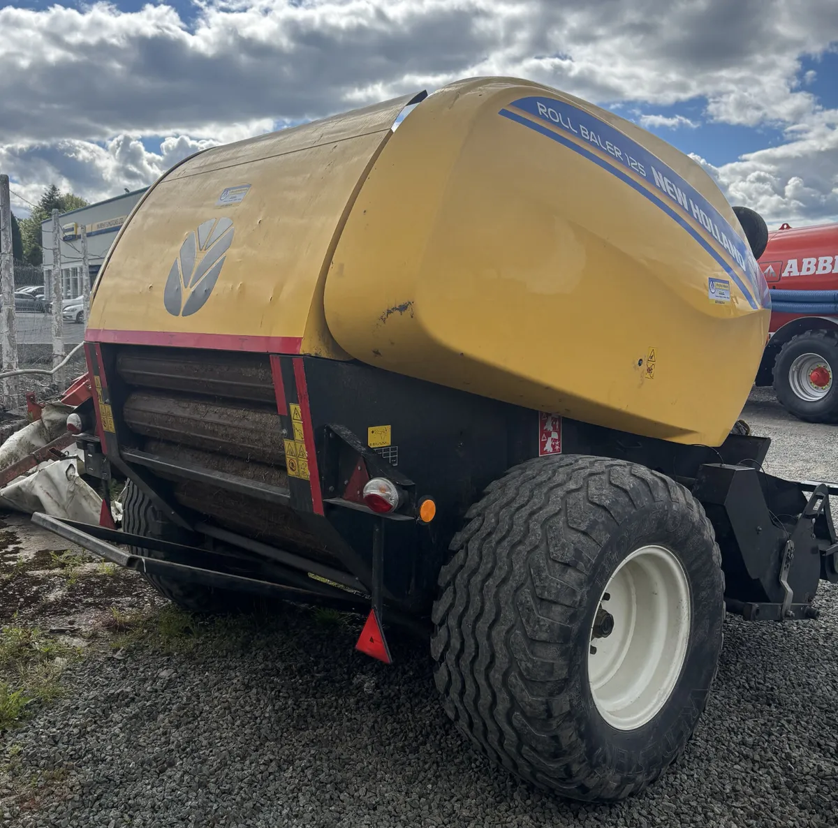 New Holland Roll Baler 125 - Image 4