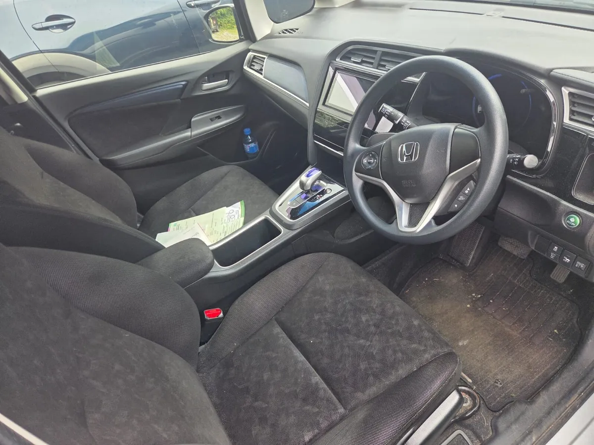 2016 honda fit - Image 4