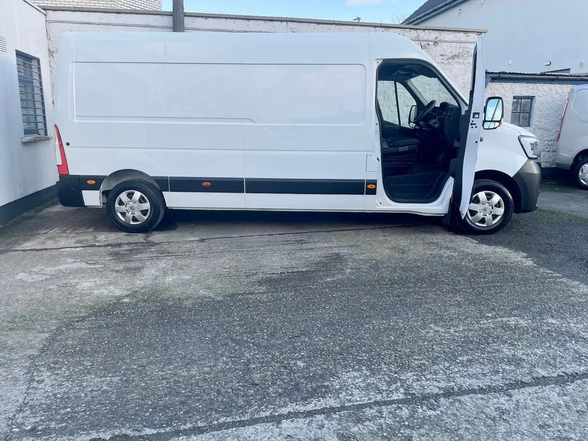 Renault Master LM35 Business+ 2.3DCI 135 BHP,2023 - Image 3