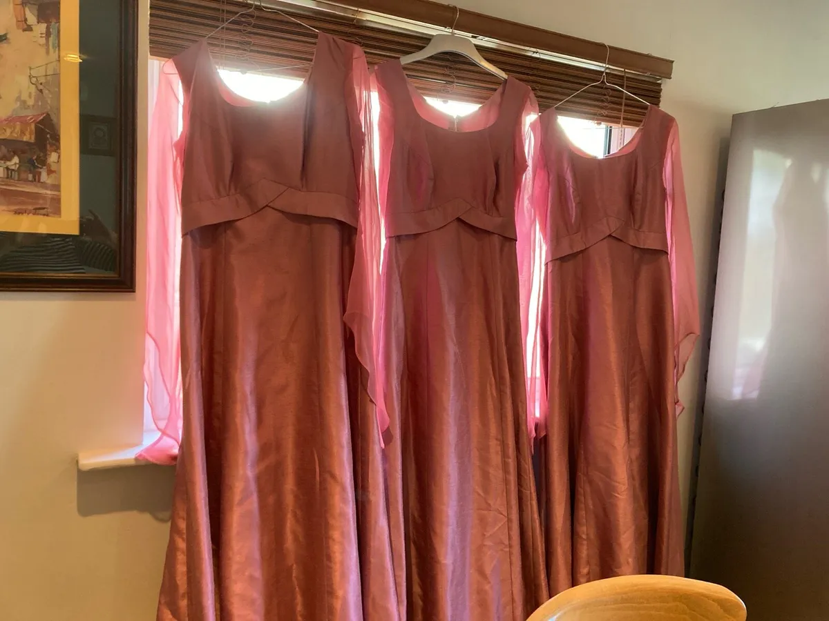 3 x bridesmaids dresses. - Image 1