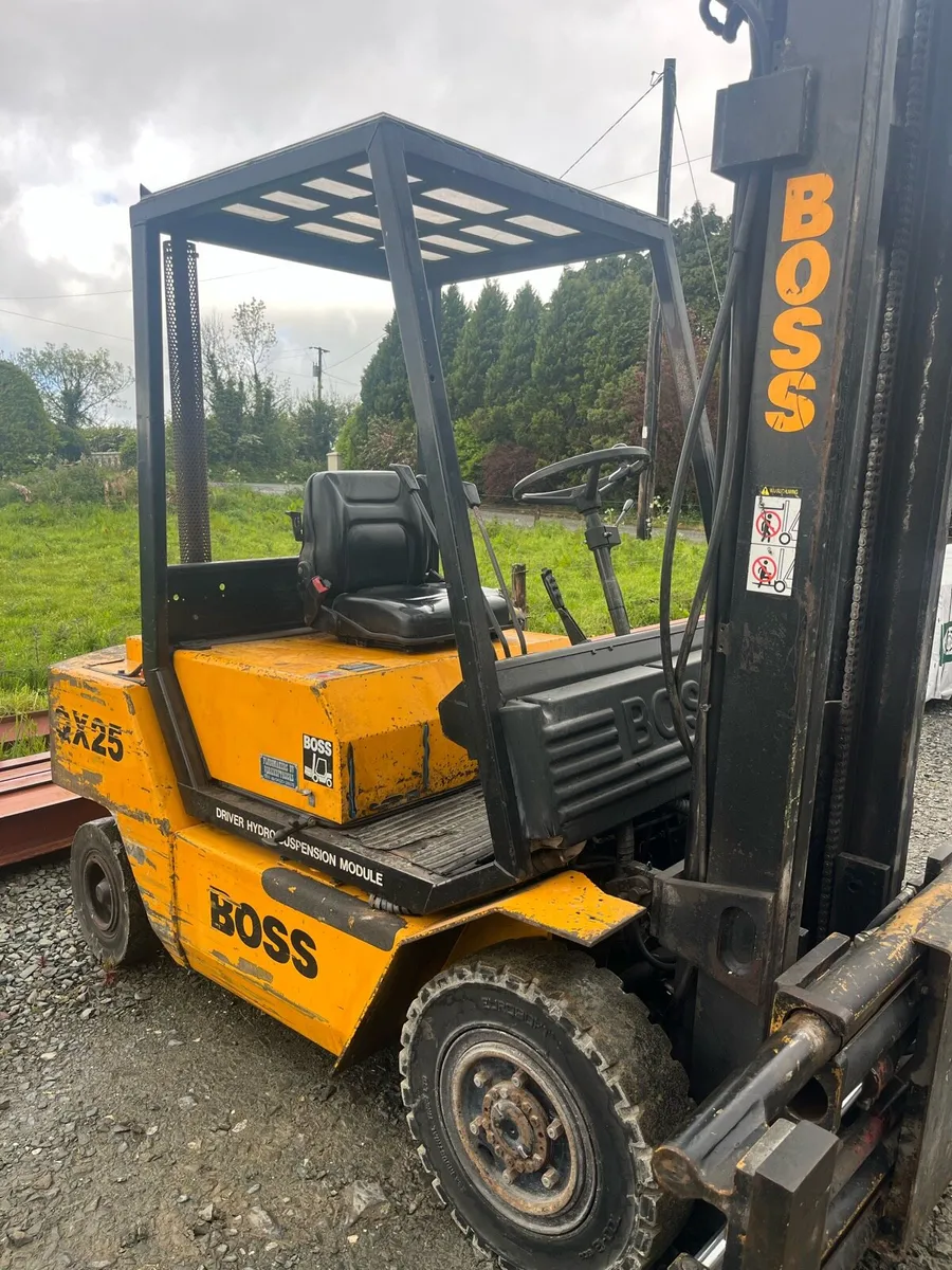 BOSS forklift - Image 2