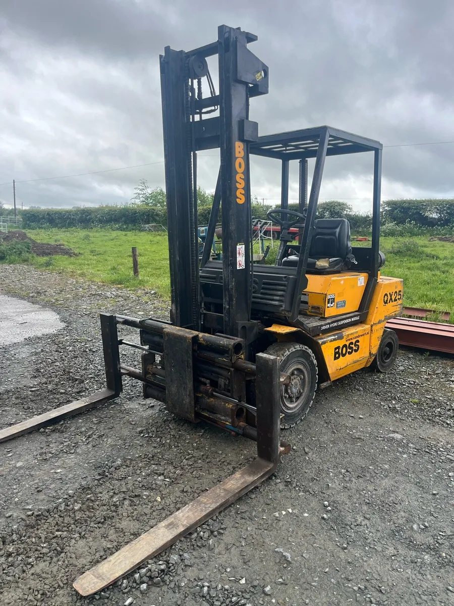 BOSS forklift - Image 1
