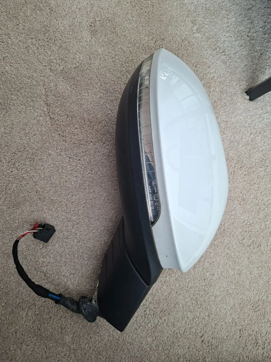Volkswagen ID.3 2023 Right hand side mirror - Image 4