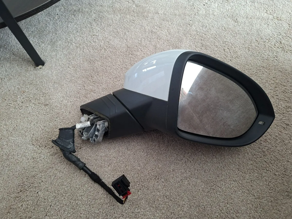 Volkswagen ID.3 2023 Right hand side mirror - Image 1