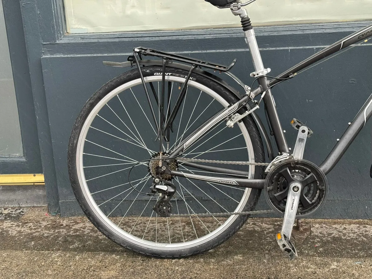 Giant Cypress Hybrid Bike - Image 3