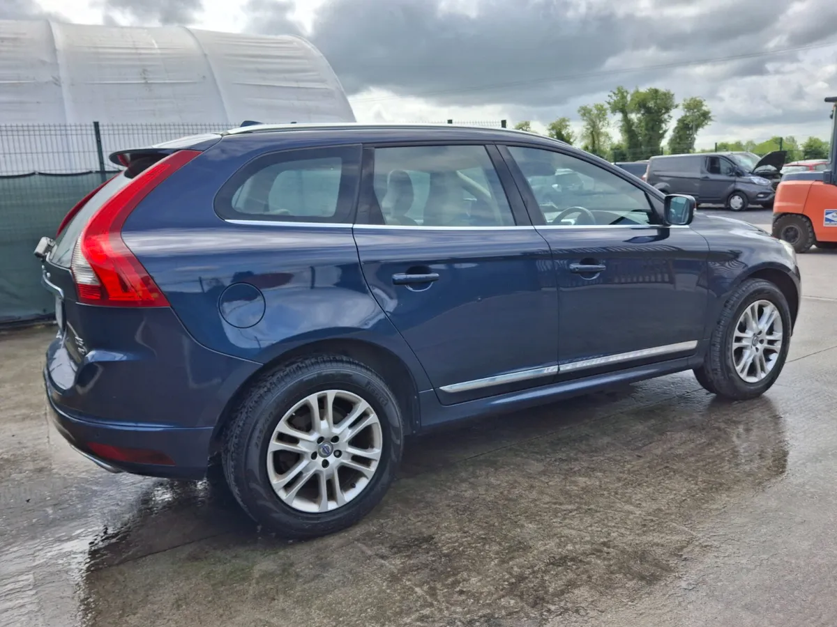 152 Volvo XC60  D5 AWD  Luxury    Automatic - Image 4