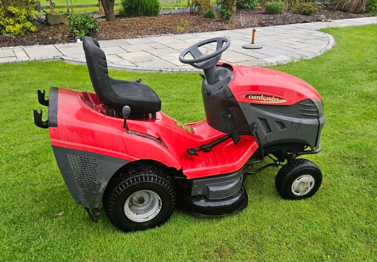 Ride on Lawn mower - Image 1