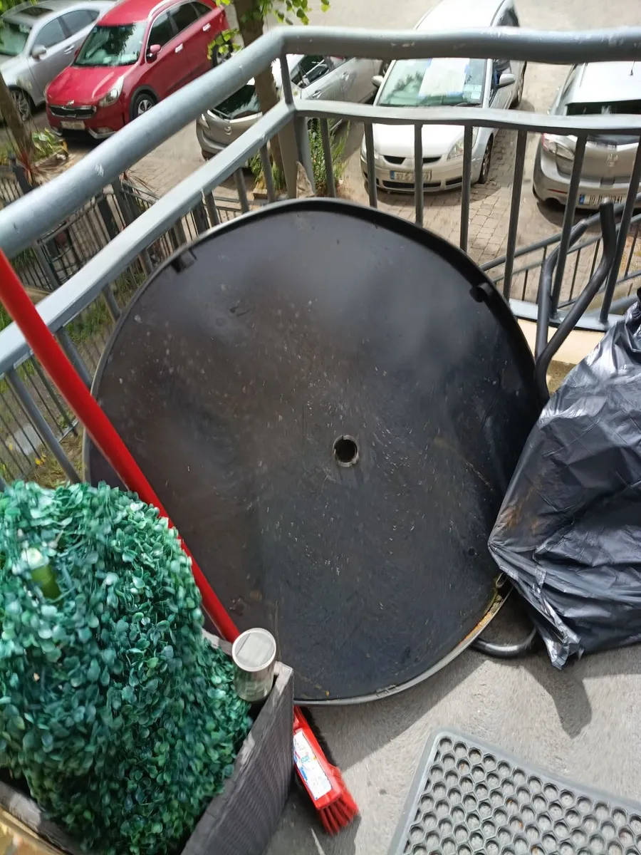 Glass garden table needs to be assemble