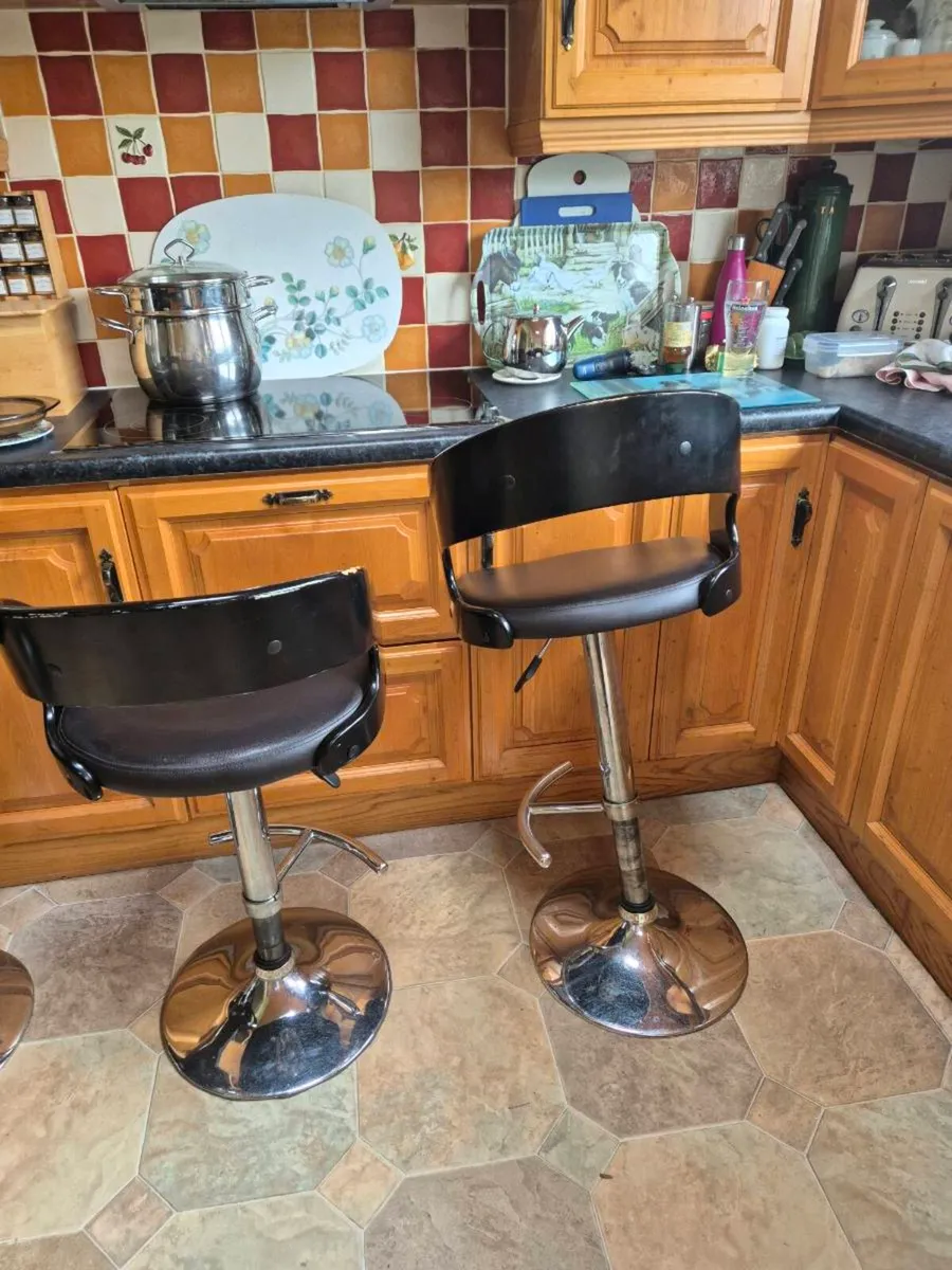 4 kitchen bar stools - Image 2