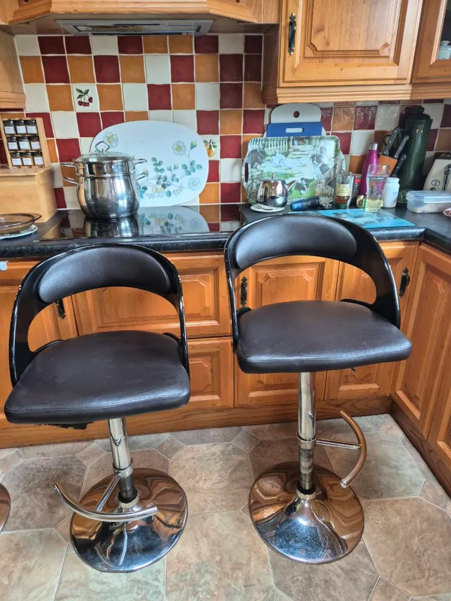 4 kitchen bar stools - Image 4