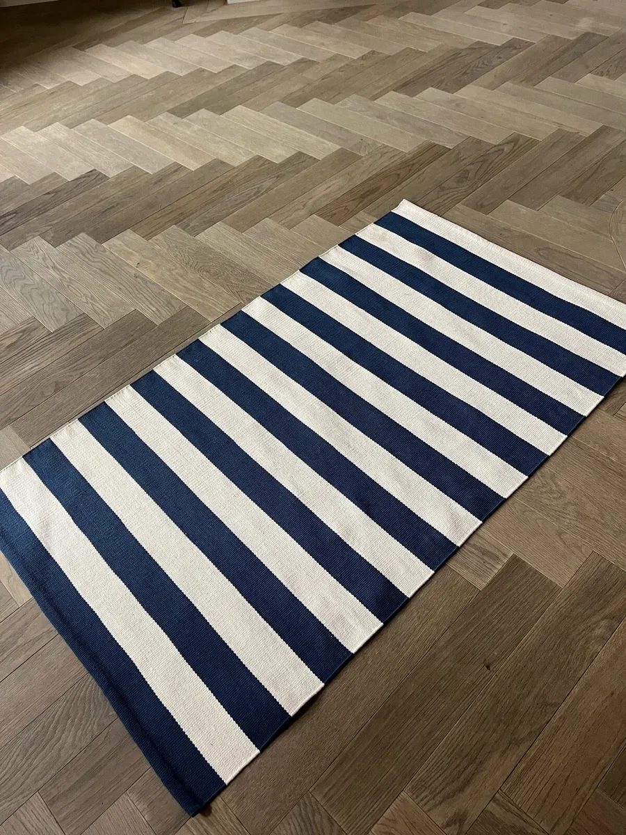 Dash & Albert navy rug - indoor and outdoor - Image 1