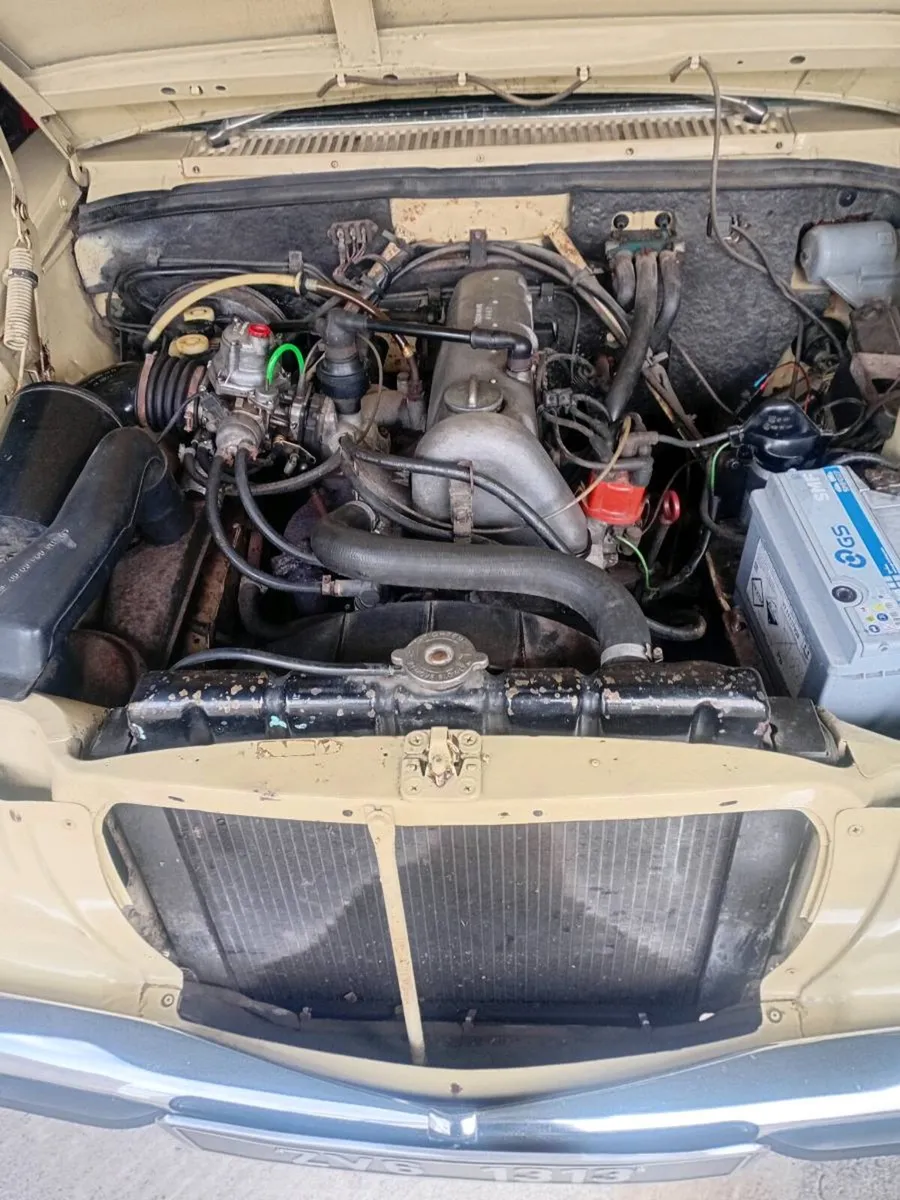 Mercedes benz w115 - Image 4