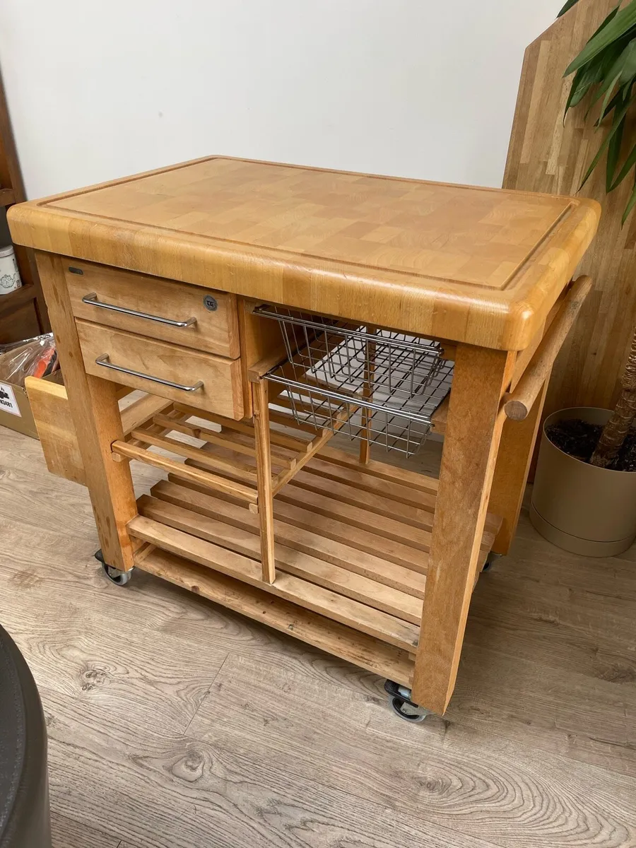 Kitchen island - Image 1