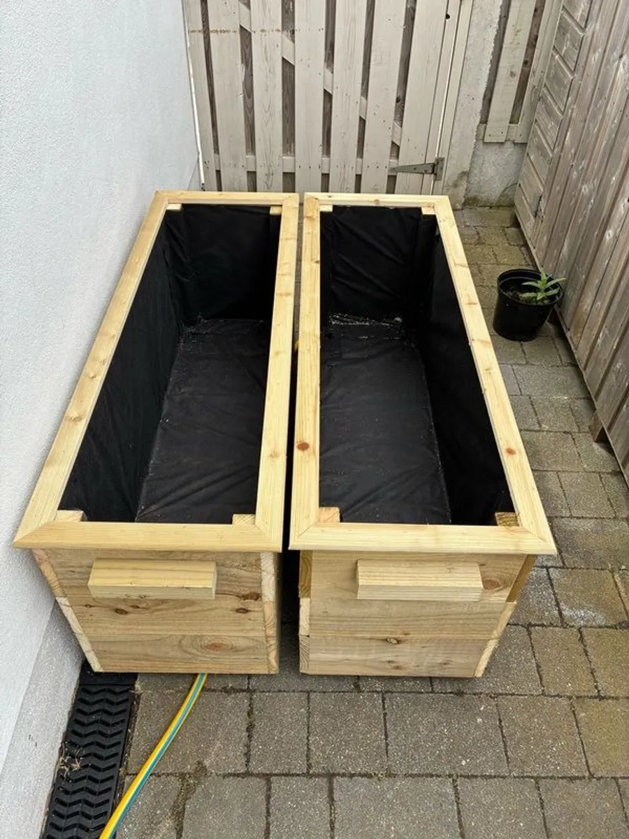 planter/ flower boxes - Image 4