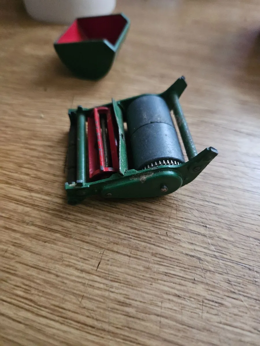 Dinky 1950's Lawnmower - Image 4