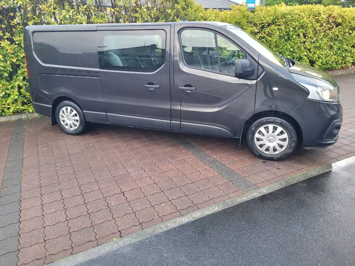 Renault Trafic 140 Energy BiTurbo Crewcab Van - Image 2