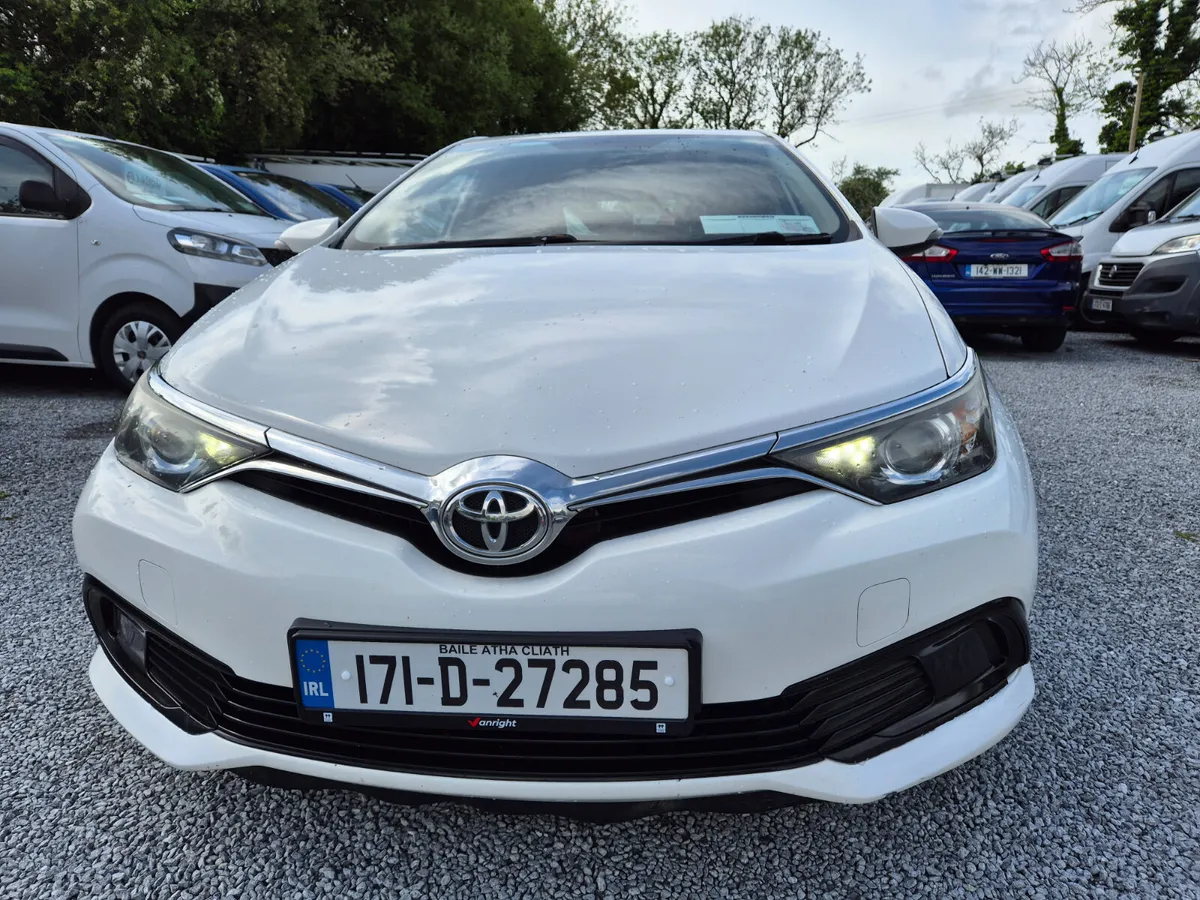 Toyota Auris 2017 - Image 3