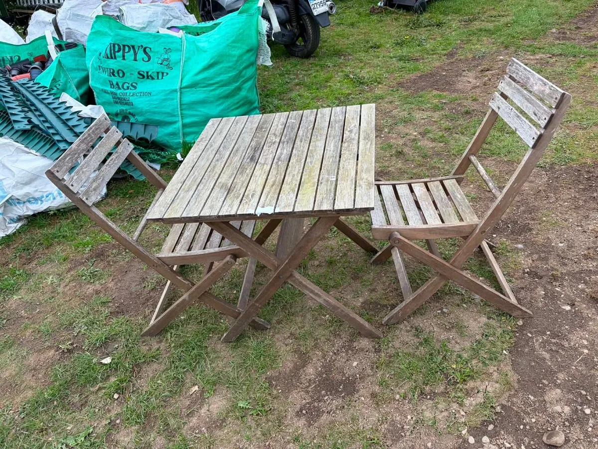 Foldable table and chairs garden furniture - Image 1