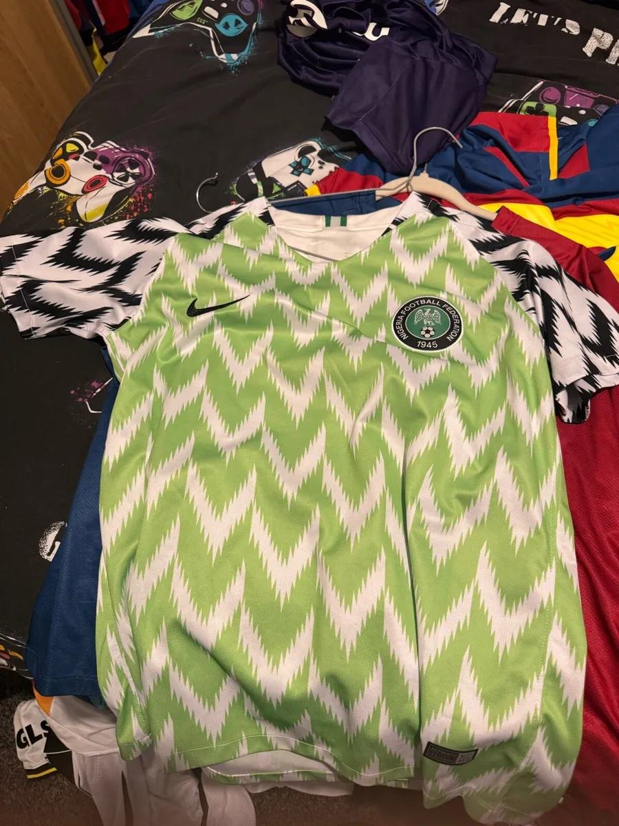 Football shirts - Image 3