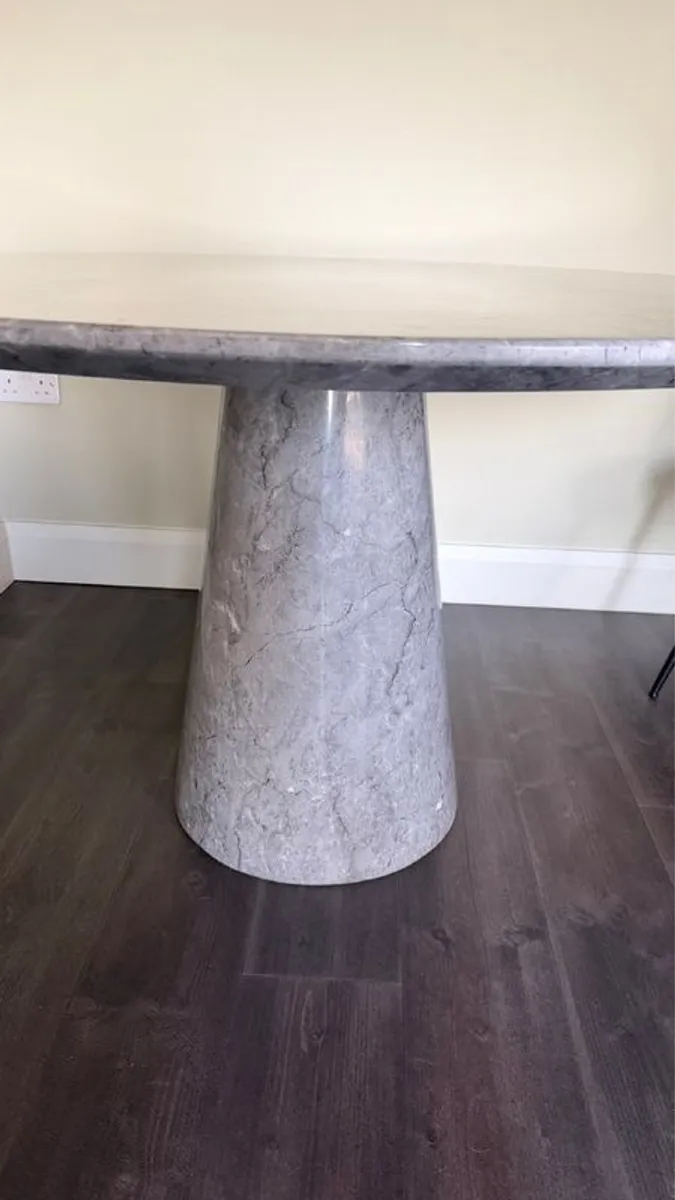 Round Solid Marble Dining Table - 140cm - Image 2