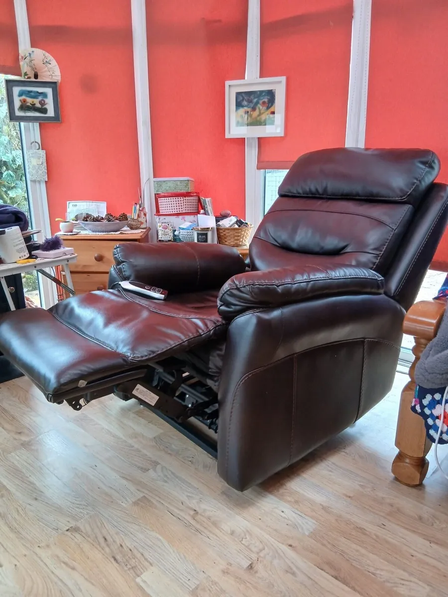Leather rise and recline seat - Image 2