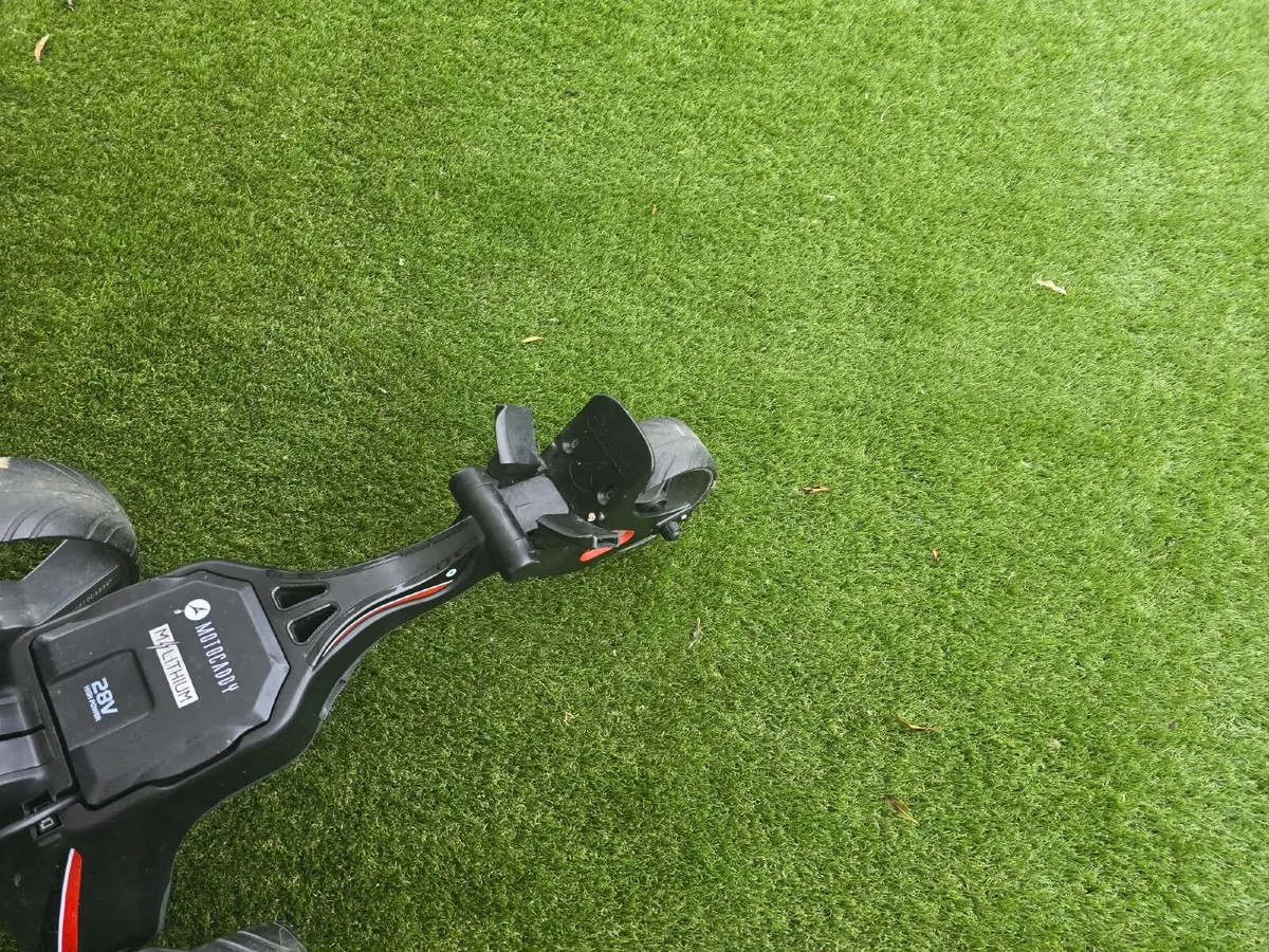 Motocaddy Electric golf cart - Image 4