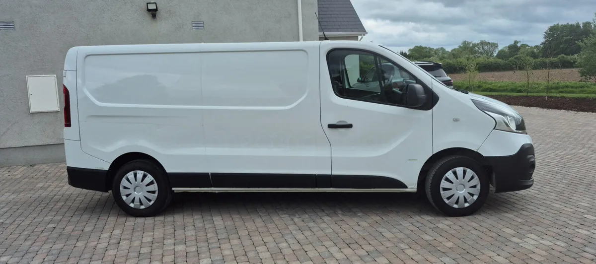 2017 Renault Trafic lwb - Image 4