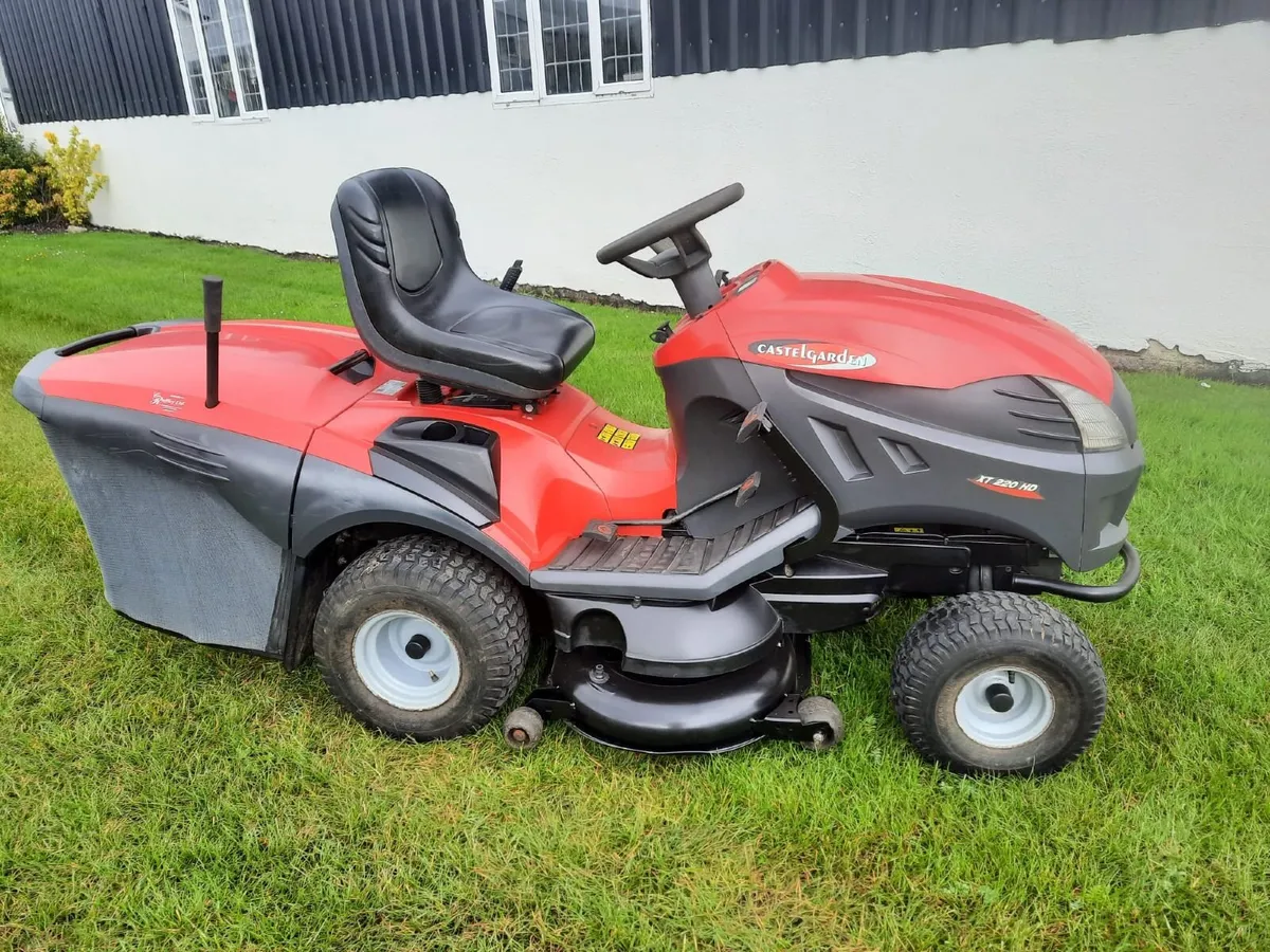 Castlegarden Ride On Lawnmower - Image 1