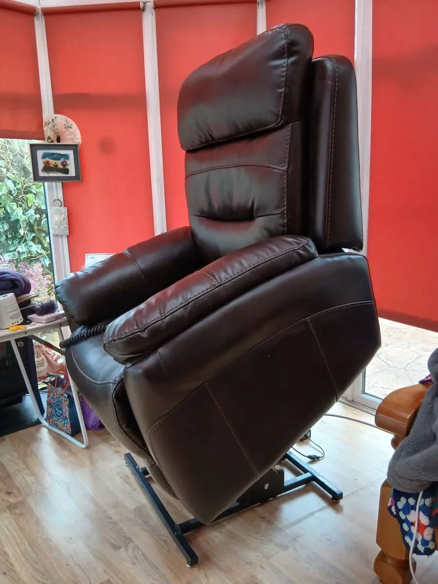Leather rise and recline seat - Image 3