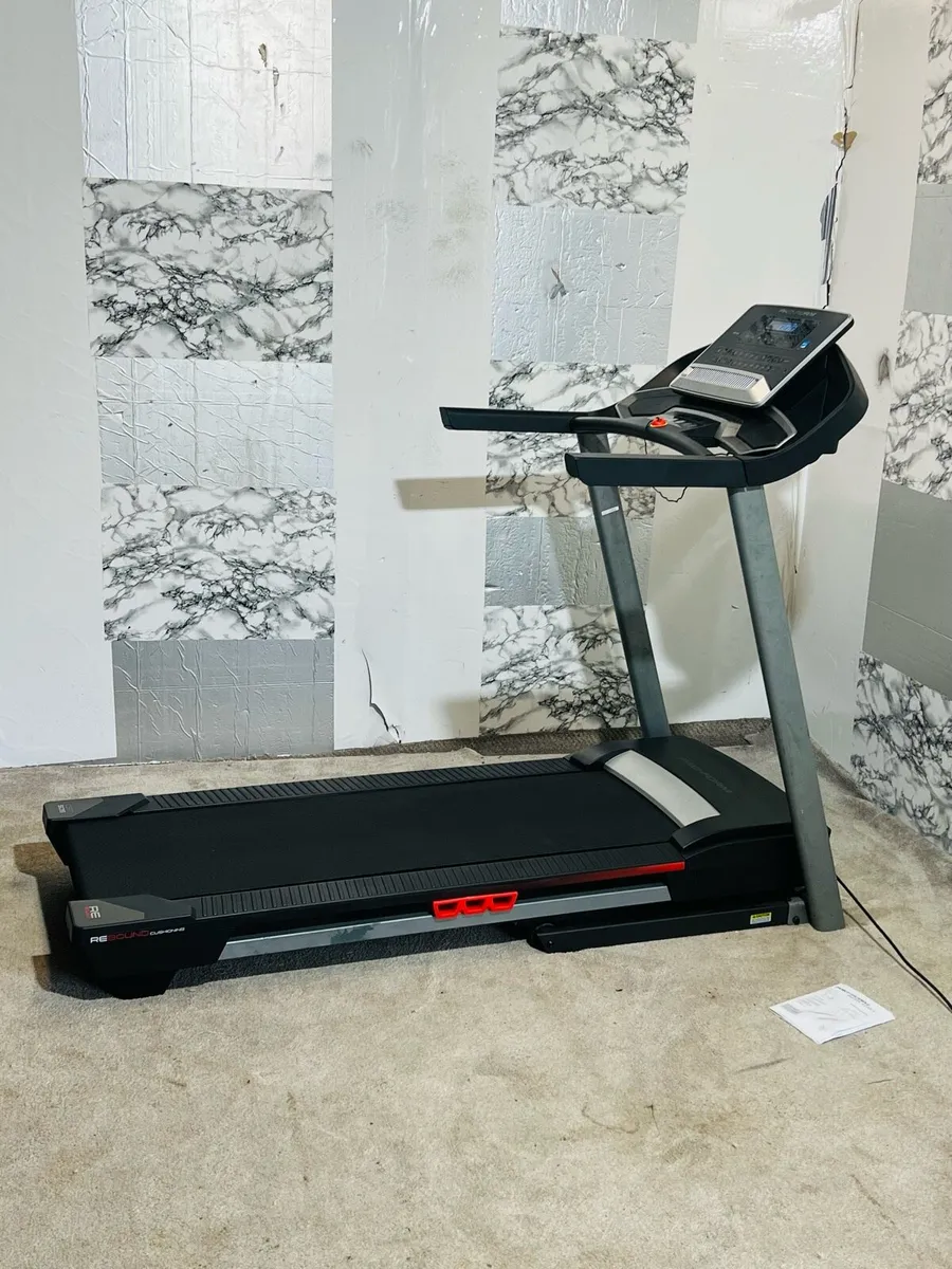 135 KG RATED LARGE TREADMILL - Image 1