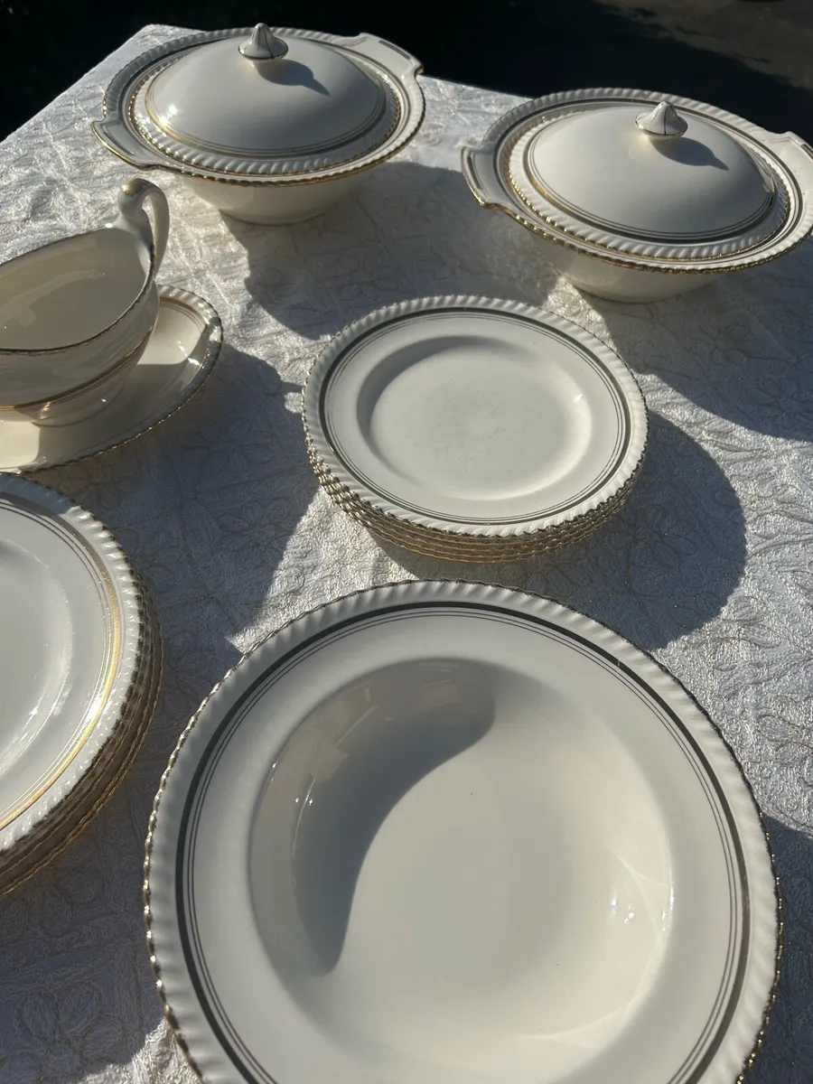 Johnson’s dinner service - Image 1