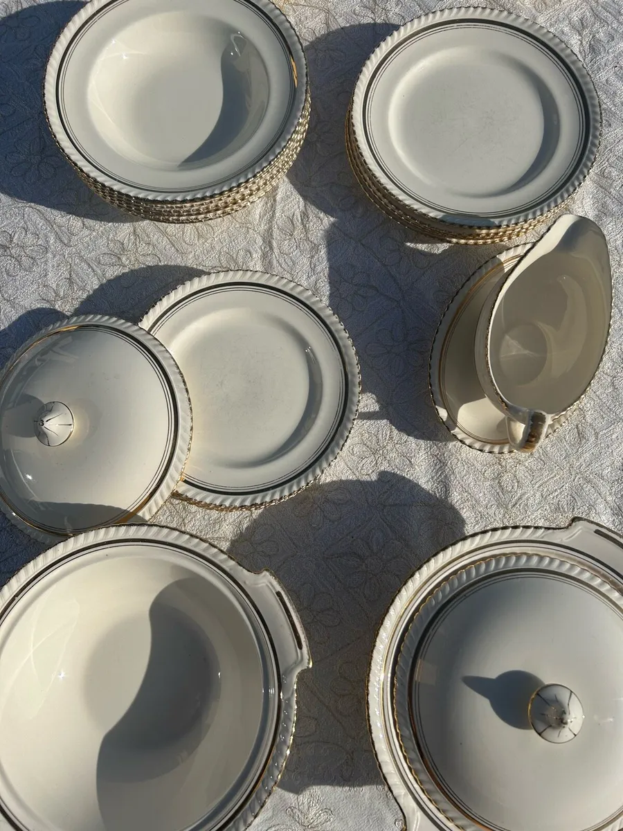Johnson’s dinner service - Image 2