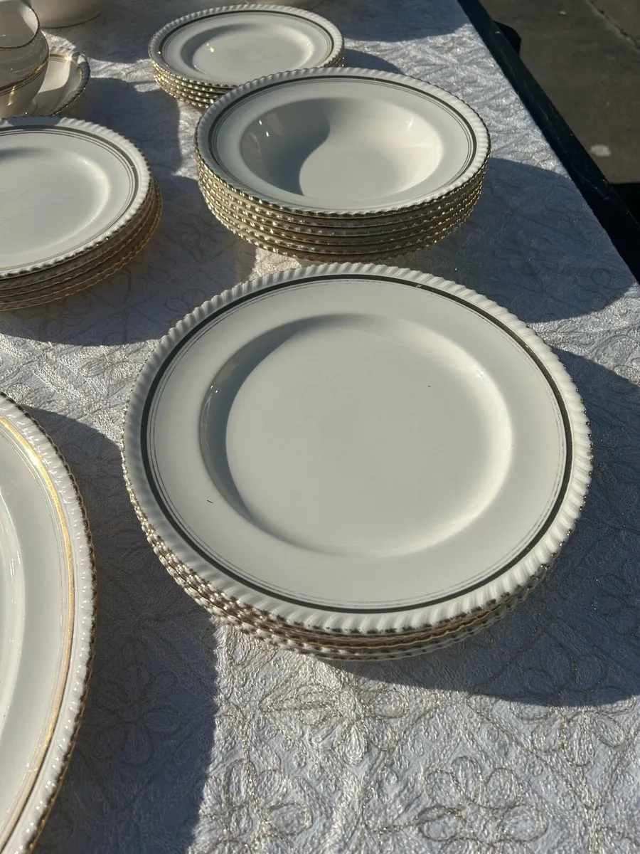 Johnson’s dinner service - Image 4