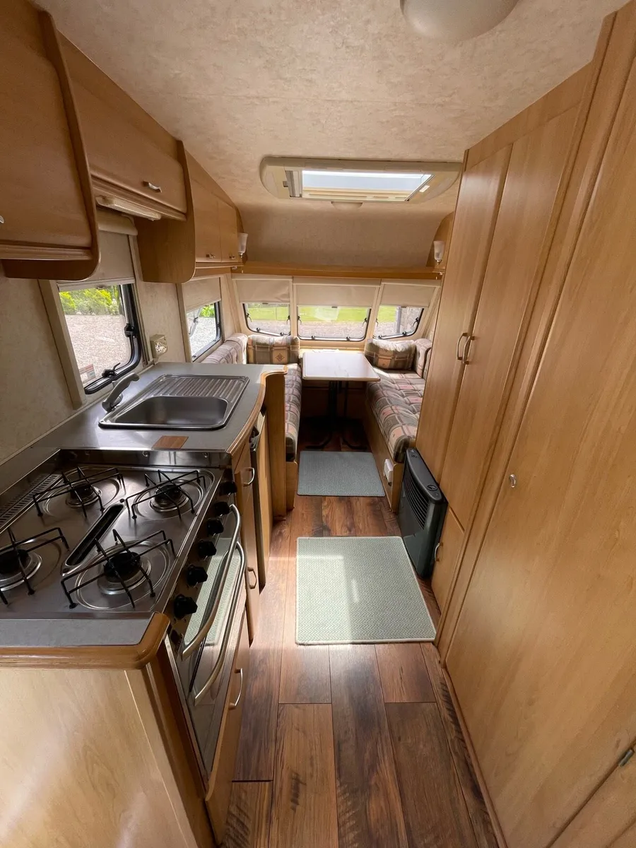4 berth lunar Caravan - Image 4