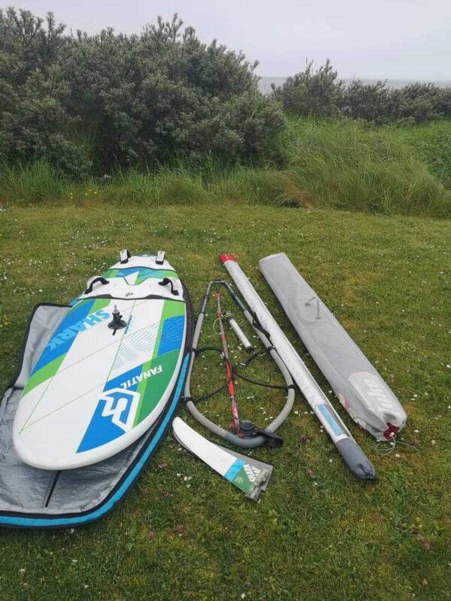 windsurfing fanatic 150 shark - Image 1