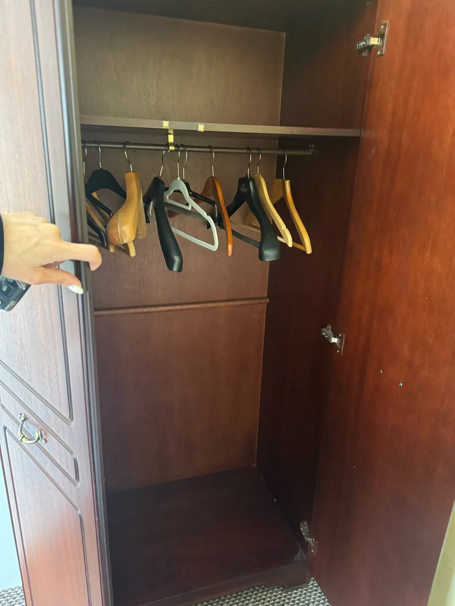 Wardrobe free to take away - Image 2