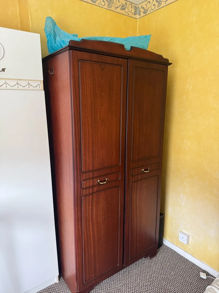 Wardrobe free to take away - Image 1