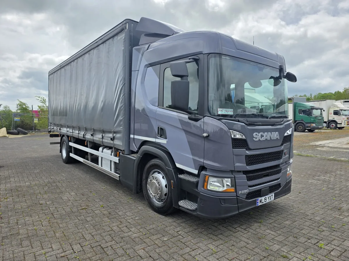 2019 Scania P280 4X2 with 25.5ft body - Image 1
