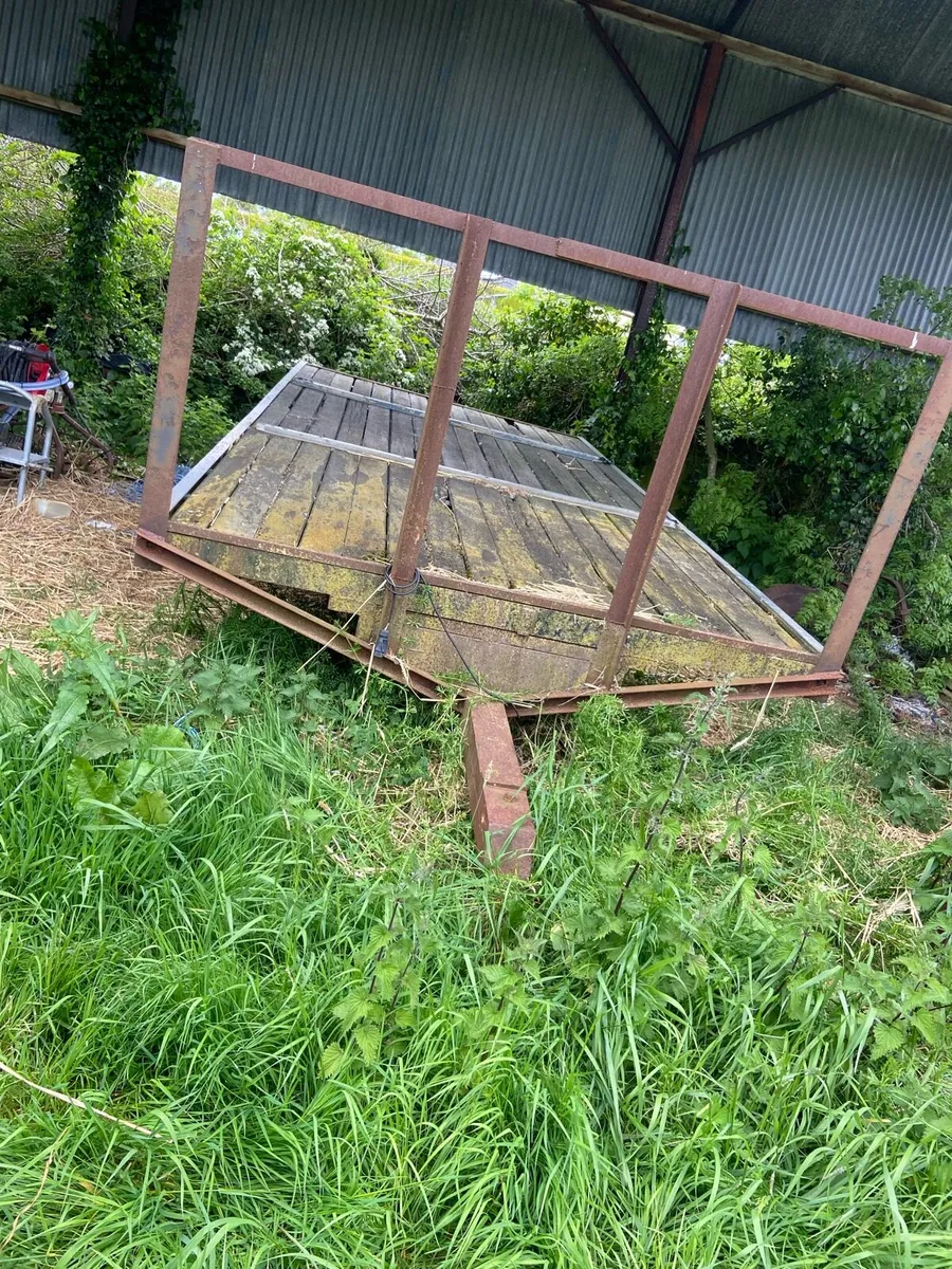 Bale trailer - Image 1