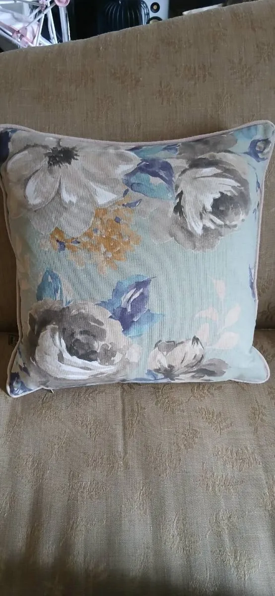 Cushions Pair - Image 3