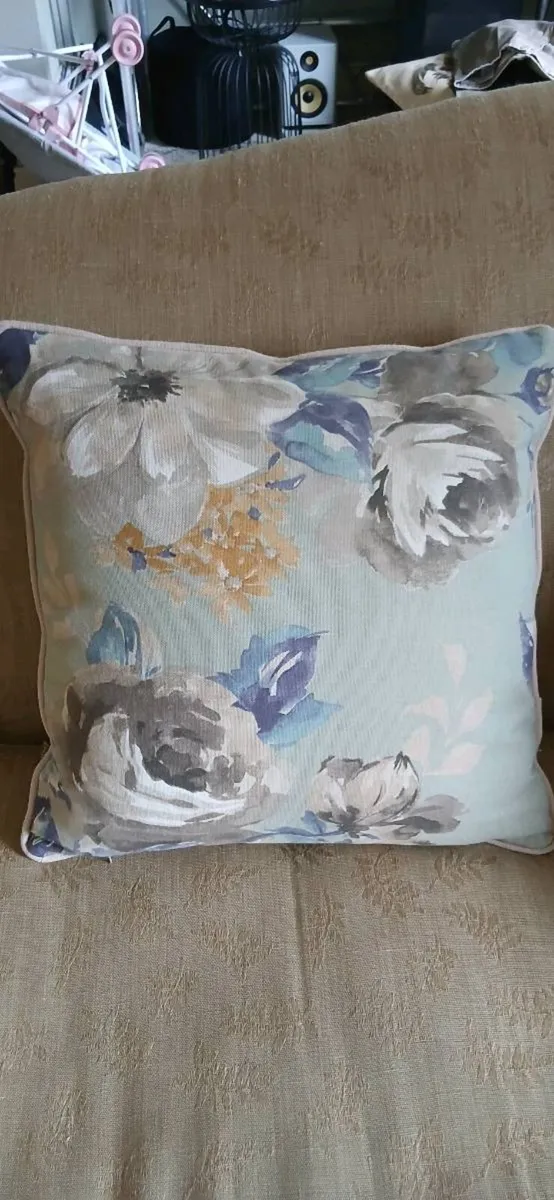Cushions Pair - Image 4