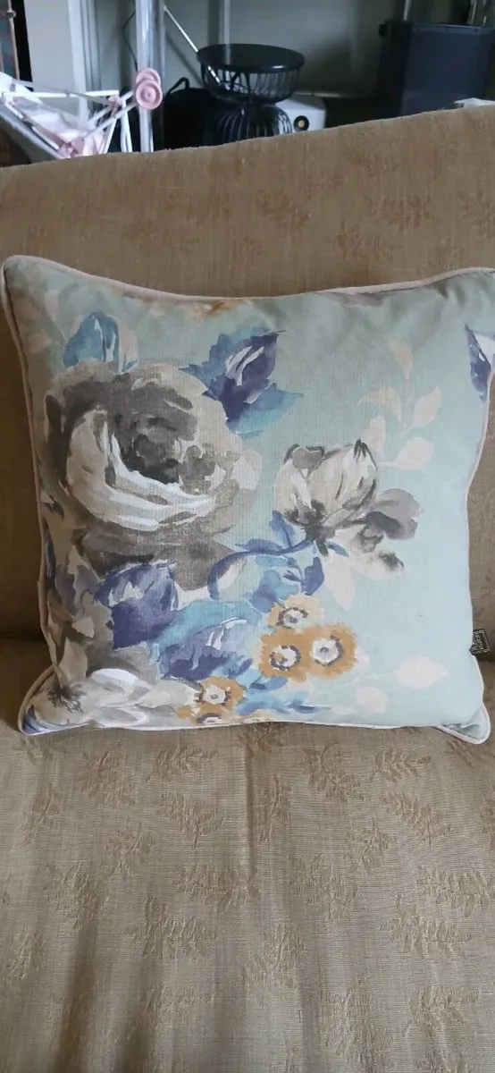 Cushions Pair - Image 2