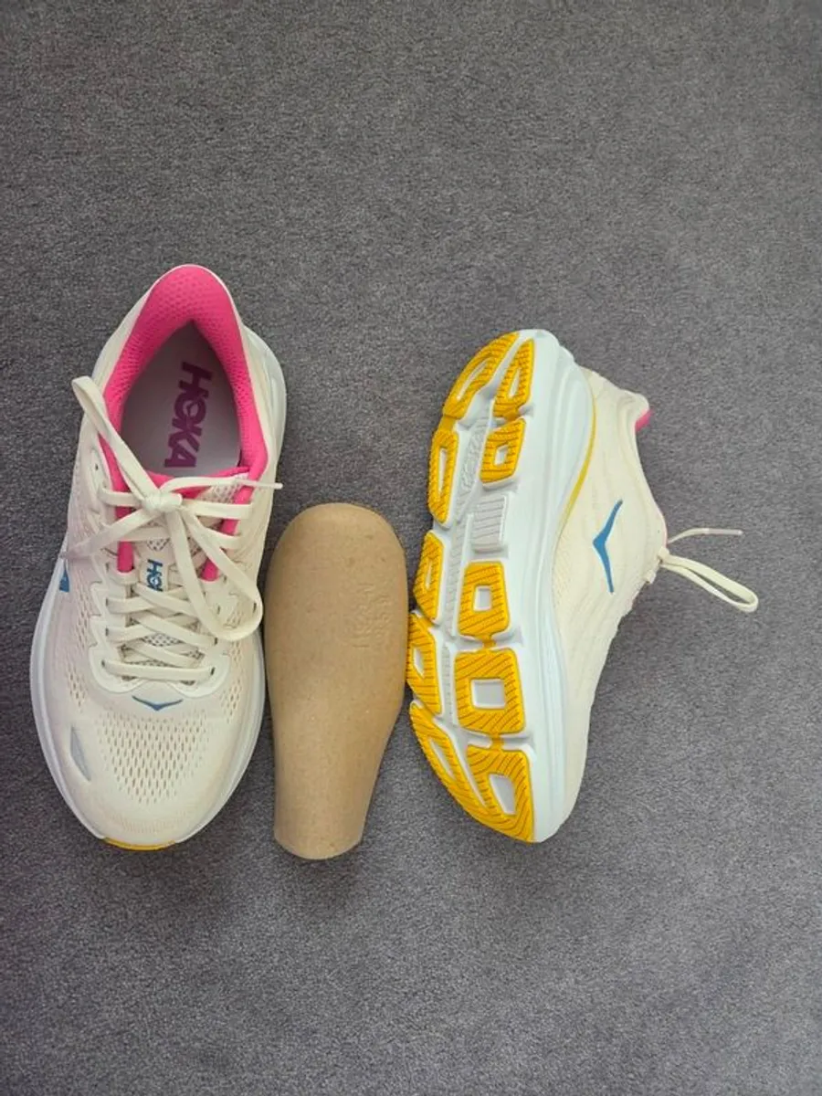 Hoka Bondi 9 ladies UK 6.5 Wide fit. - Image 4